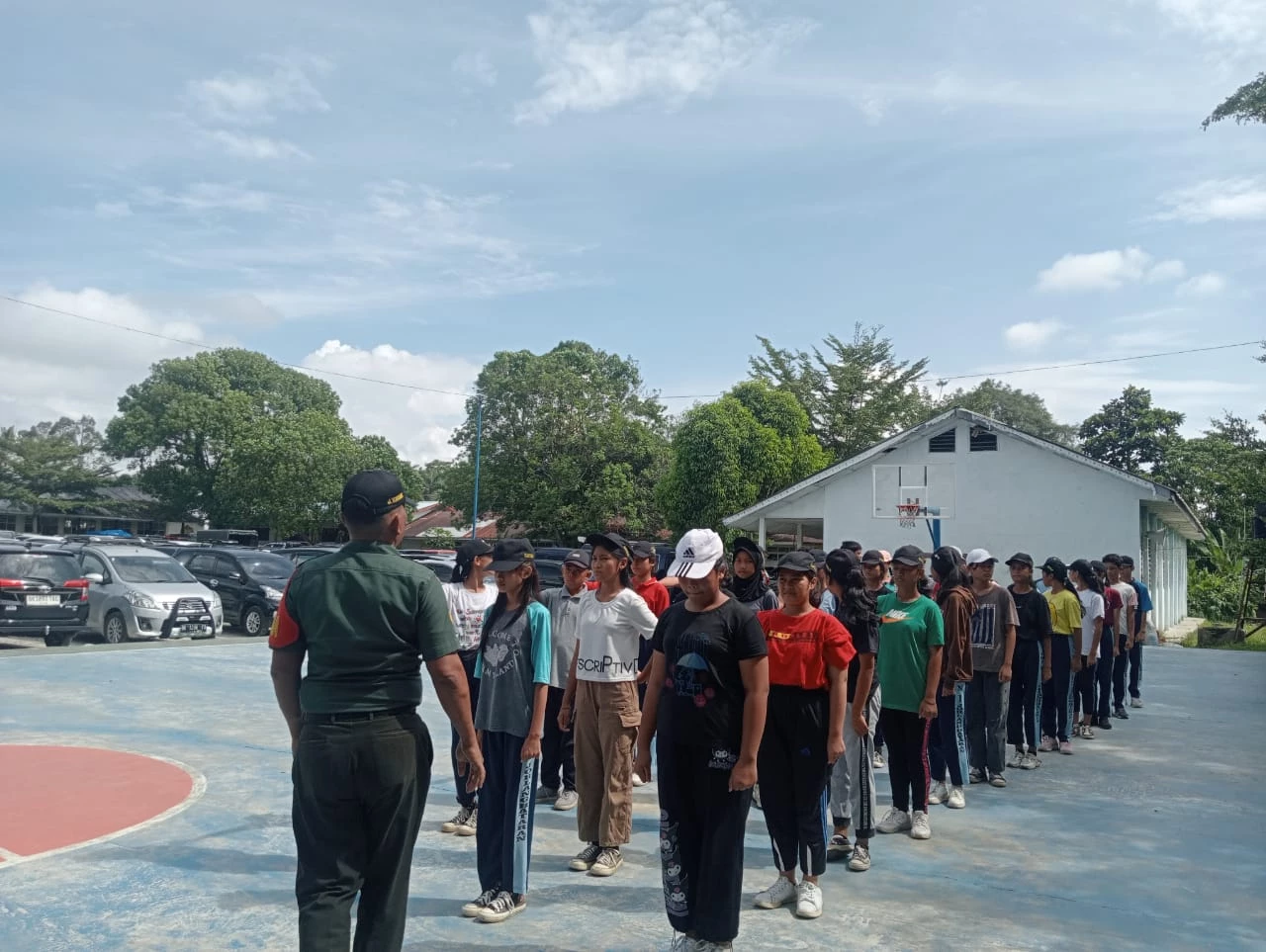 Persiapan HUT RI ke 79, Babinsa Latih Paskibra Di Tingkat Kecamatan