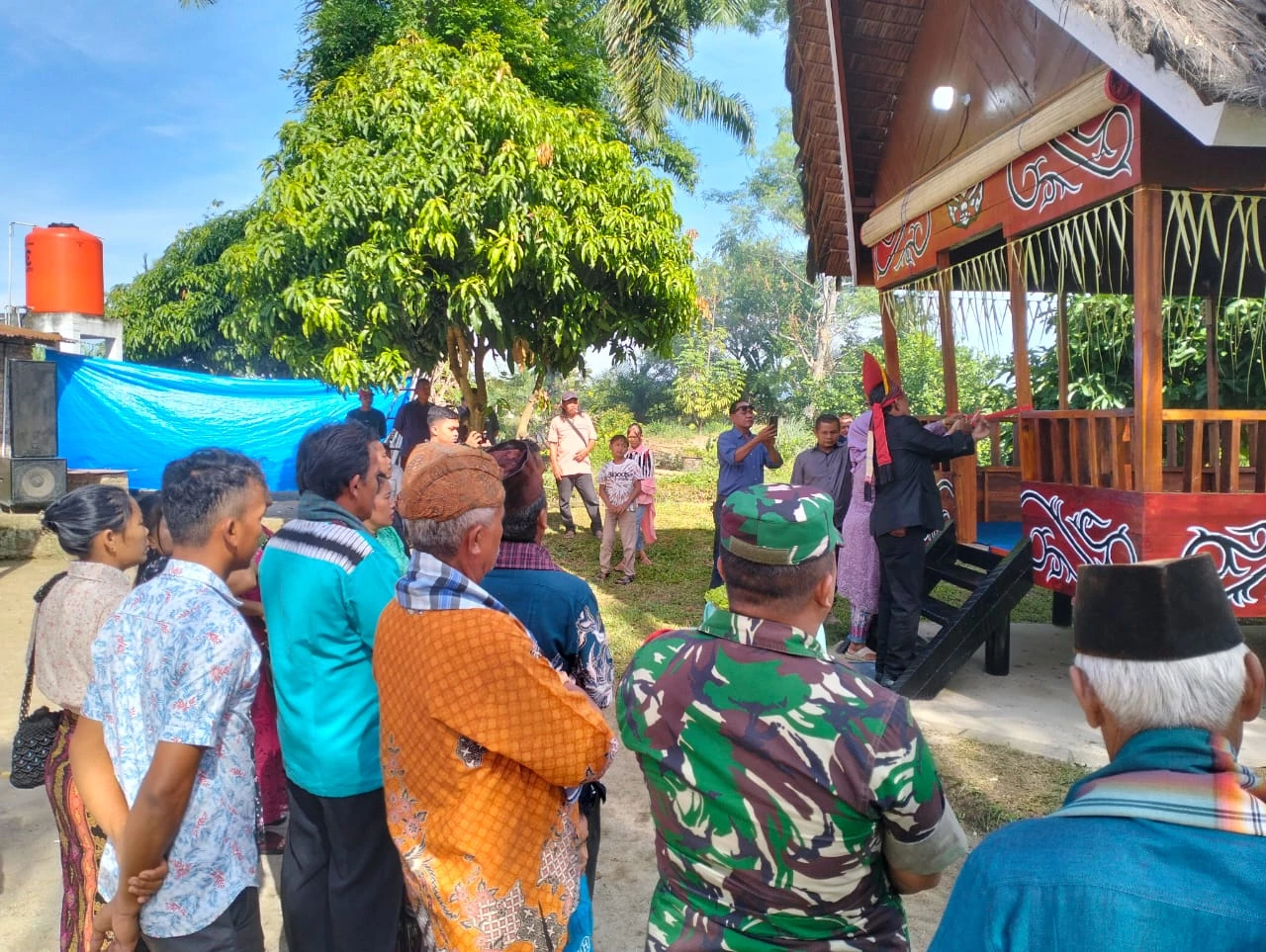 Babinsa Koramil 10/Tanah Jawa  Hadiri Peresmian Rumah Adat Batak Toba Di Kecamatan Jawa Maraja Bah Jambi