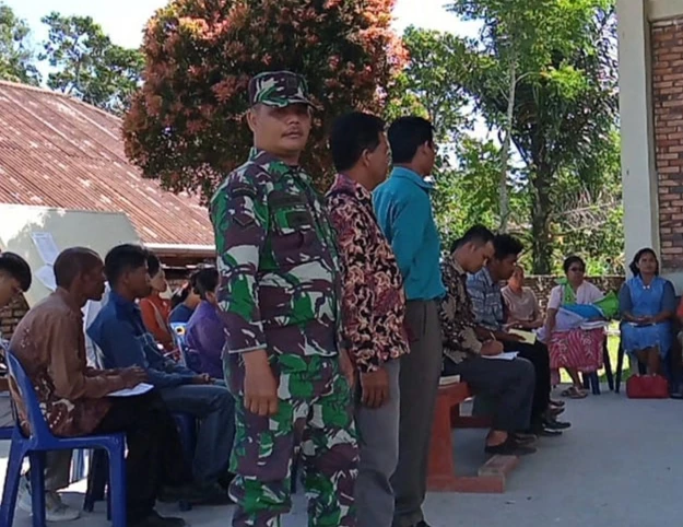 Pengamanan Ibadah Di Gereja Paroki Santo Presidium Sirube - rube Oleh  Babinsa Koramil 15/Dolok Pardamean 