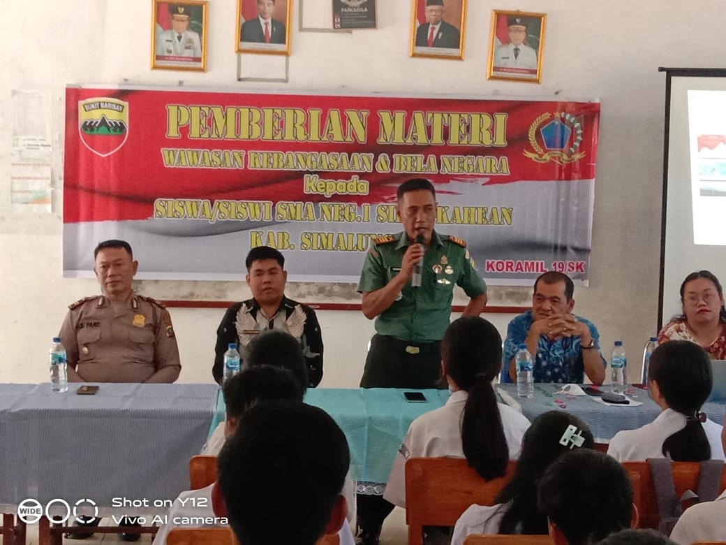 Danramil 19/ Silau Kahean  Edukasi Wawasan Kebangsaan Dalam Menjaga NKRI Kepada Siswa/Siswi SMK N 1 Silau Kahean