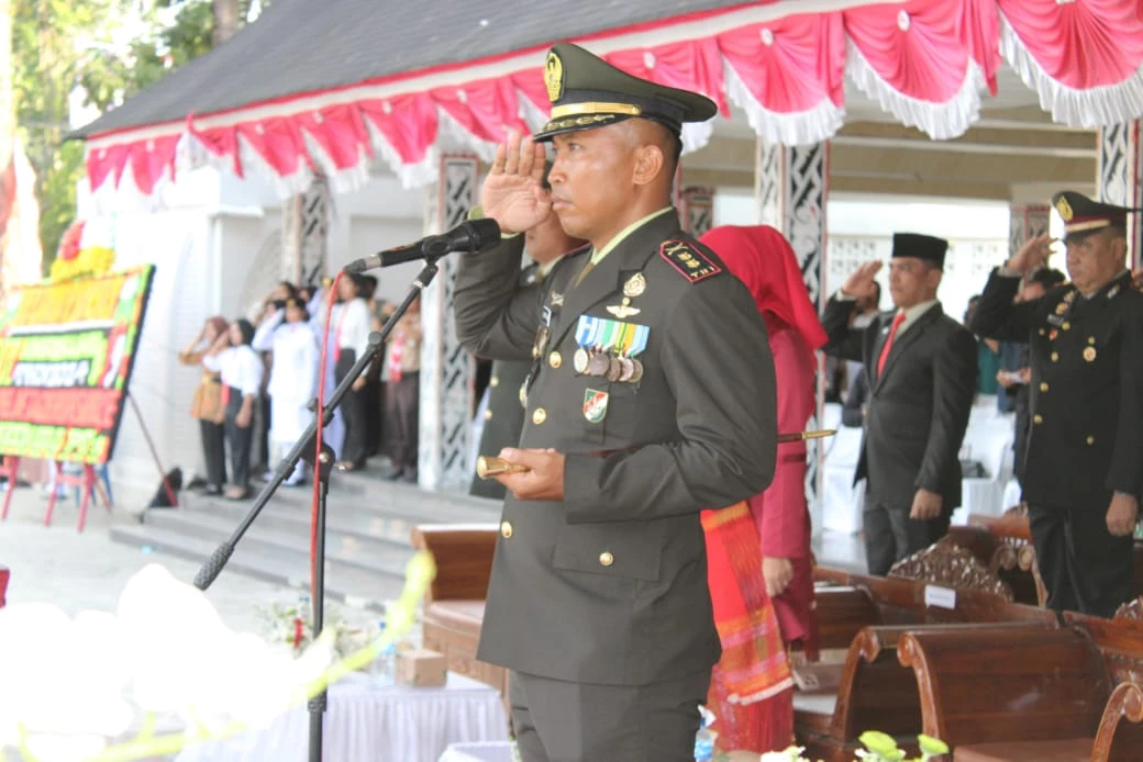 HUT RI ke-79, Dandim 0207/Simalungun Pimpin Upacara Penurunan Bendera Merah Putih