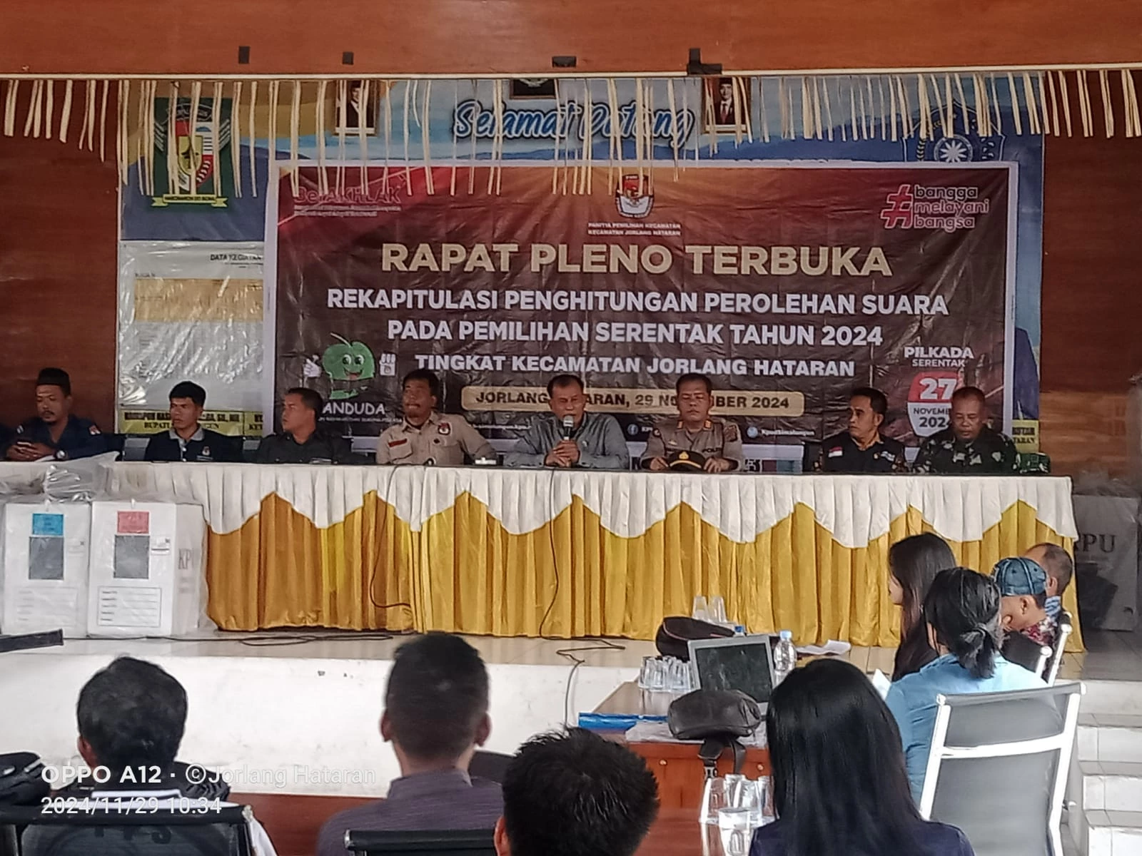 Danramil Tiga Balata Hadiri Rapat Pleno Terbuka Rekapitulasi Perhitungan Perolehan Suara pada Pilkada Serentak 2024 Di Kecamatan Jorlang Hataran