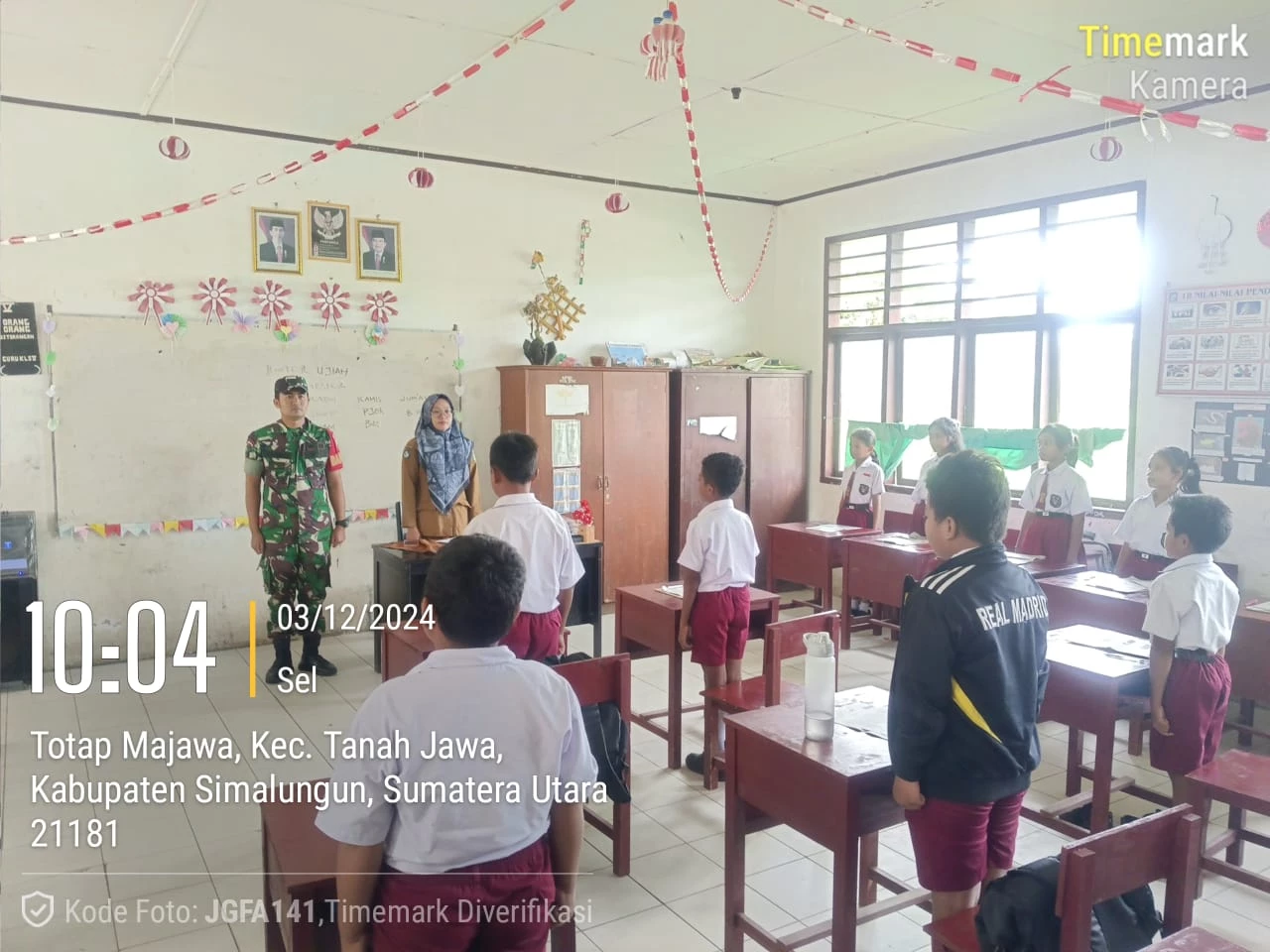 Babinsa Sosialisasi  Lagu Indonesia Raya di Sekolah SDN 094179 Totap Majawa 