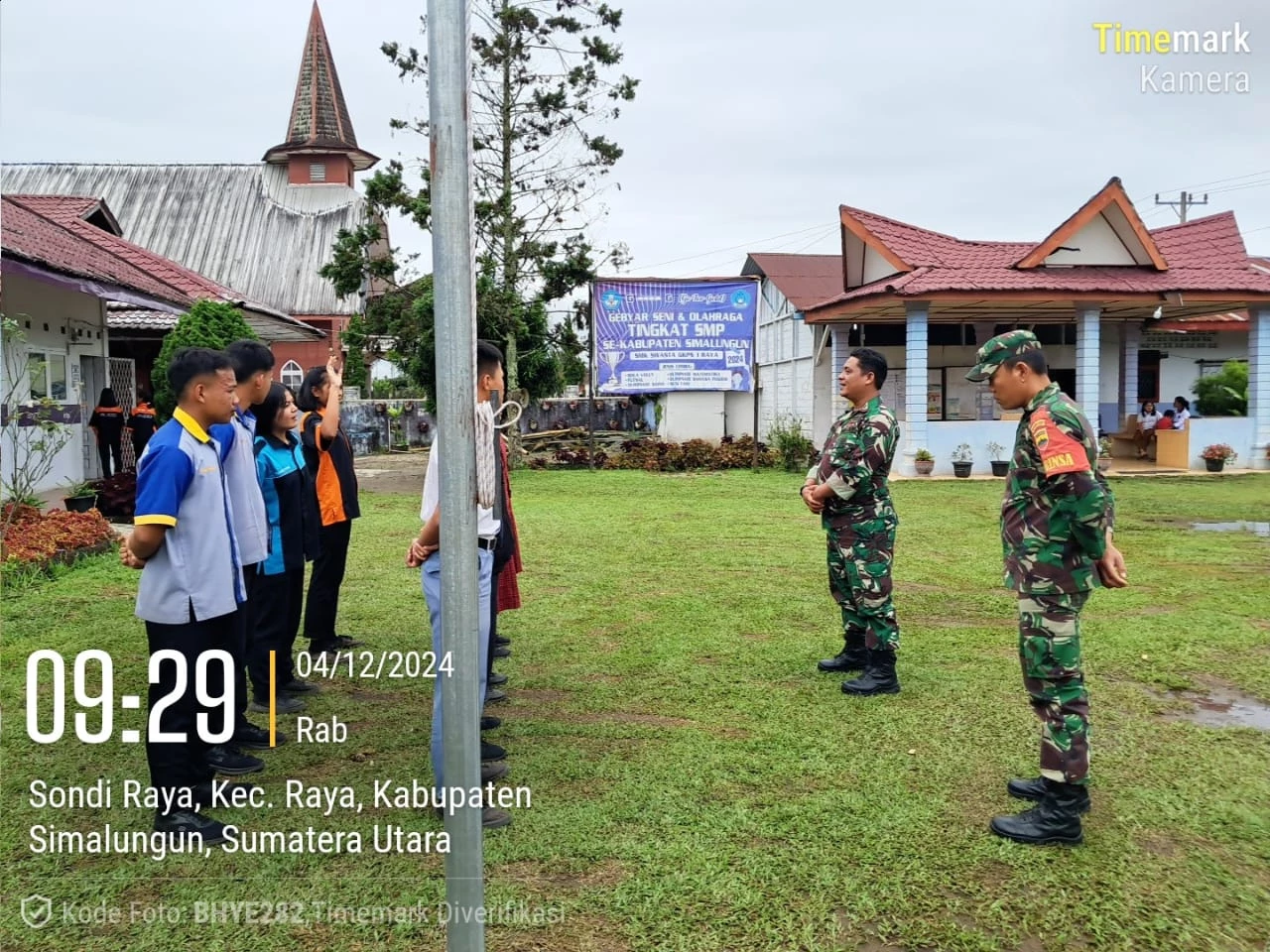 Babinsa Melaksanakan Pembinaan Siwa/Siswi SMK GKPS 1 Pamatang Raya yang Terpilih untuk Mengikuti Pendampingan Peleton Beranting Tahun 2024