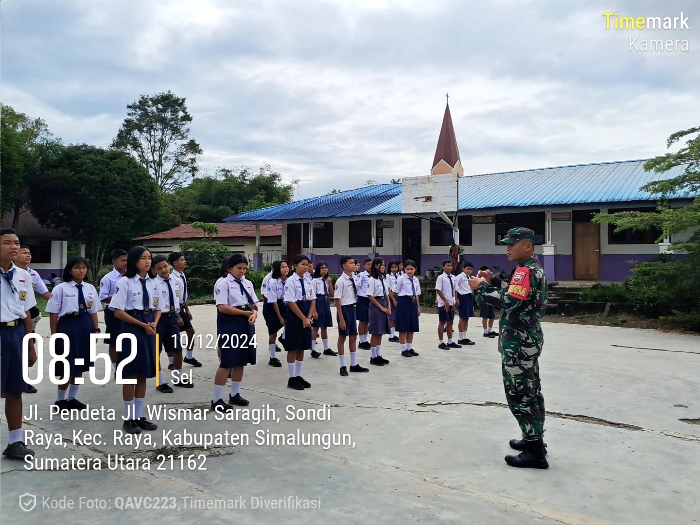 Babinsa Gelar Wawasan Kebangsaan (Wasbang) untuk Siswa SMK GKPS 1 Raya