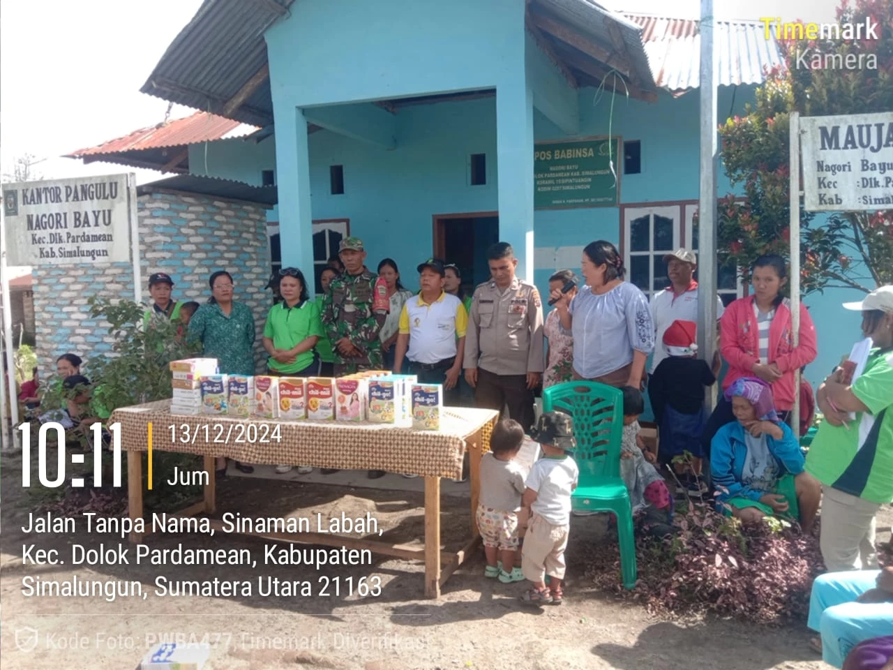 Babinsa dan Bhabinkamtibmas Dampingi Pembagian Susu untuk Lansia, Balita, Ibu Hamil, dan Ibu Menyusui serta Pembagian BLT