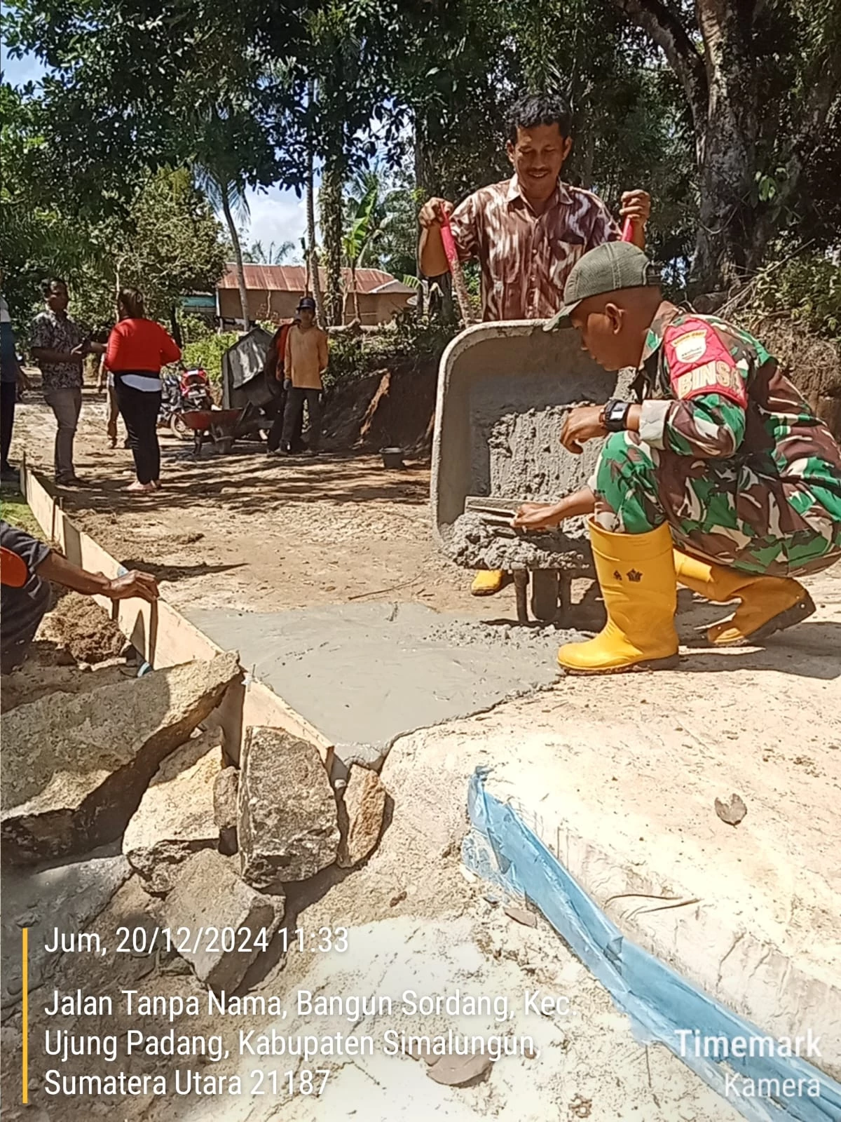 Babinsa Menghadiri Undangan Dalam Rangka Pelaksanaan Trial Pembangunan Beberapa Infrastruktur di Nagori Jawa Baru