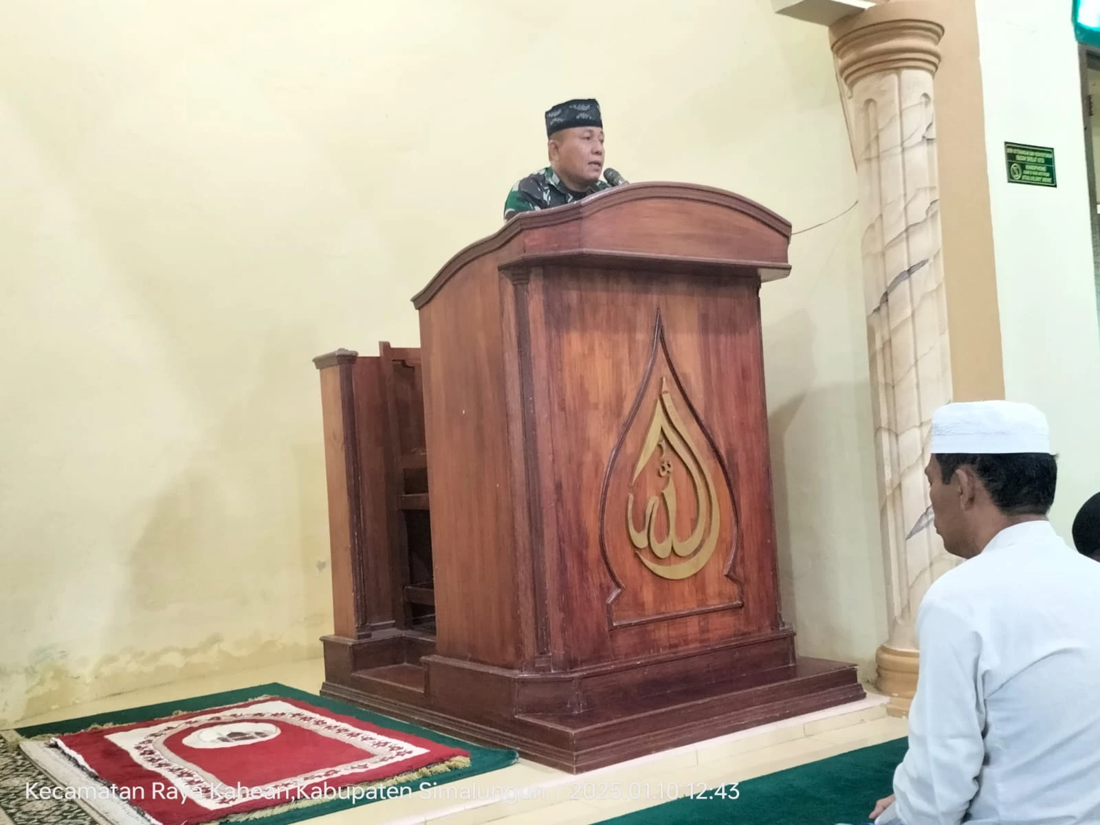 Danramil 20/Raya Kahean Kodim 0207/Simalungun Kapten Inf Wagirin Laksanakan Khotbah pada Sholat Jumat Berjamaah di Masjid Jamik Sindar Raya