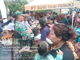 Babinsa Hadiri Pembagian BLT Lansia dan Pemberian Makanan Tambahan Balita di Nagori Parik Sabungan