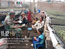 Jalin Kebersamaan Dengan Warga binaan, Babinsa Komunikasi Sosial (Komsos) dengan pengusaha pembibitan cabe