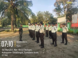 Babinsa Koramil 07/BM  Latih Kedisiplinan dan Peraturan Baris Berbaris Kepada Scurity PT. KINRA KEK Sei. Mangkei