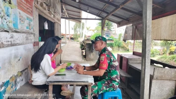 Duduk dan Bincang Santai, Babinsa Komsos dengan Warga Binaan