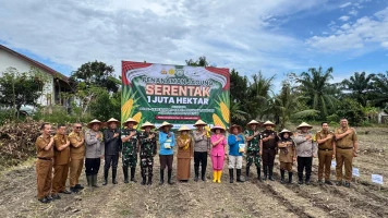 Pabung Kodim 0207/Simalungun Hadiri Pelaksanaan Penanaman Jagung Secara Serentak 1 Juta Hektar