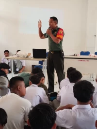 Masa Pengenalan Lingkungan Sekolah, Babinsa Koramil 16/Panei Tongah Bekali Siswa Dengan Wawasan Kebangsaan