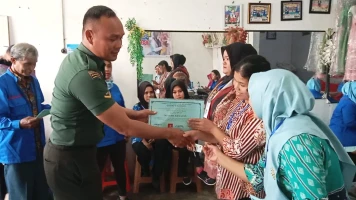 Babinsa Siantar Utara Hadiri Undangan Penutupan Pelatihan  Bordir