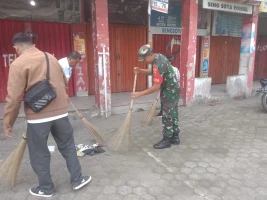 Babinsa Raya Kerja Bakti Pembersihan Pasar Lost