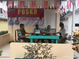 Babinsa Bersama Kepala Lingkungan Dan Warga Gelar Komsos Di Pos Kamling