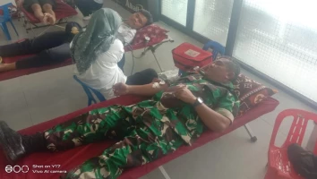 Dalam Rangka Hut RI Ke 79 Danramil Dolok Pardamean Beserta Babinsa Melaksanakan Donor Darah