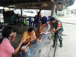 Babinsa Siantar Selatan Dampingi Pendataan Keluarga Sehat