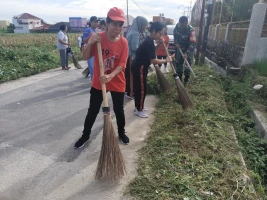 Wujudkan Lingkungan Bersih, Babinsa Bersama Warga Lakukan Gotong Royong