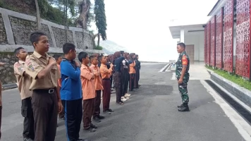 Wujudkan Siswa Pramuka Yang Tangguh Dan Disiplin, Babinsa Koramil Girsang Sipangan Bolon Bekali Wasbang