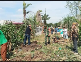 Babinsa  Gotong Royong Bersama Warga Binaan