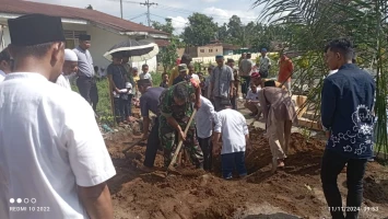  Babinsa Bantu Pemakaman Warga Binaan  Dengan Rasa Kekeluargaan